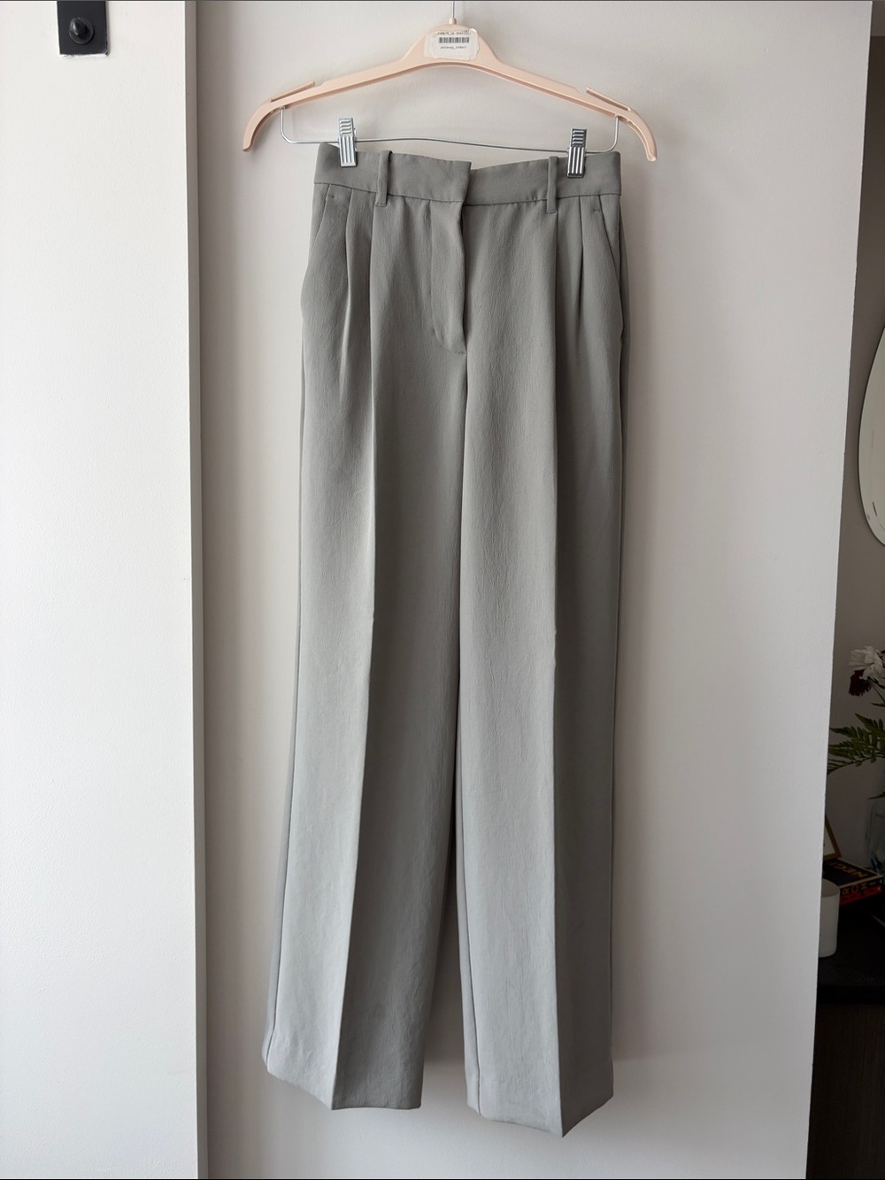 Aritzia Effortless Pant in Grey / Green Color
